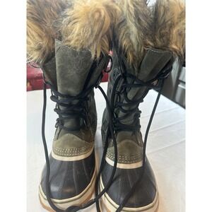 Sorel Winter Carnival Olive Green Faux Fur Waterproof Snow Boots‎ Women's 8